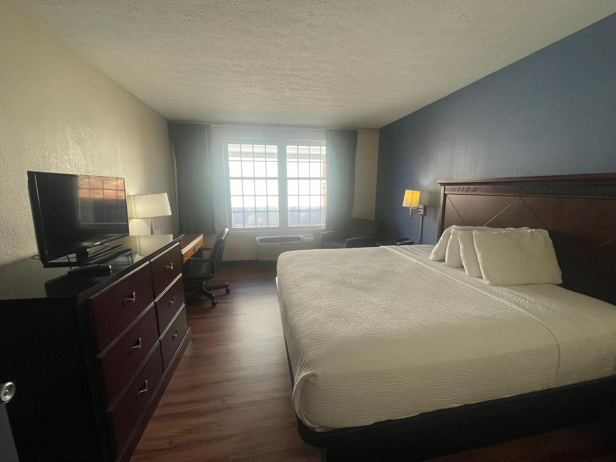 Days Inn By Wyndham Madisonville Buitenkant foto