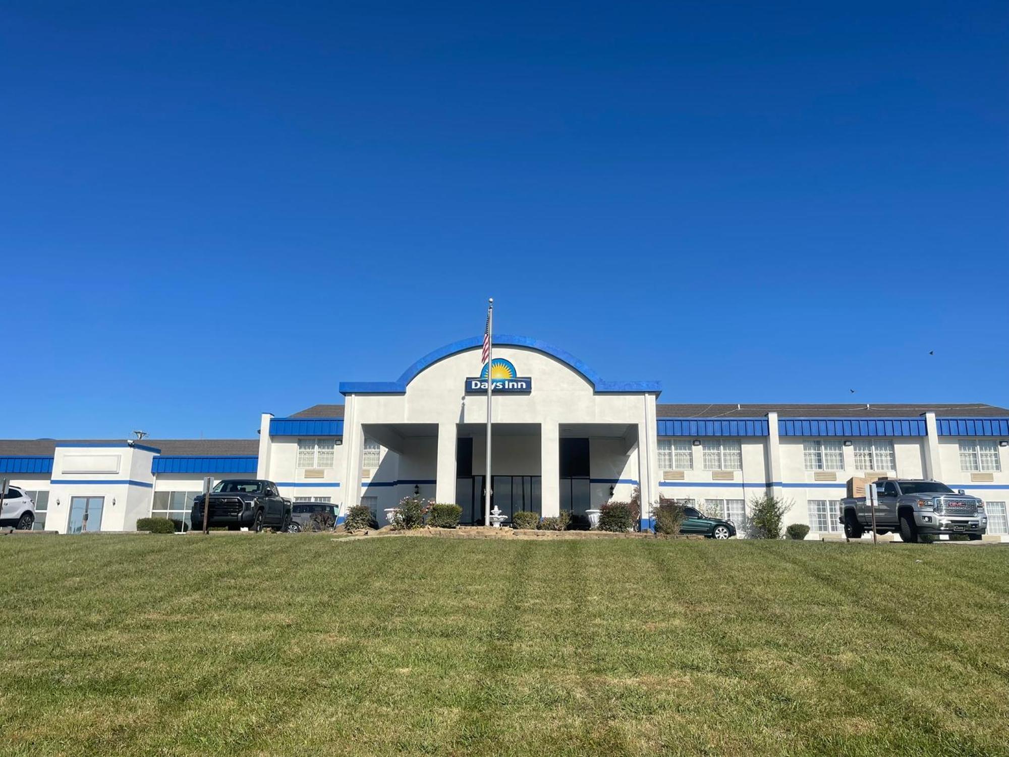 Days Inn By Wyndham Madisonville Buitenkant foto