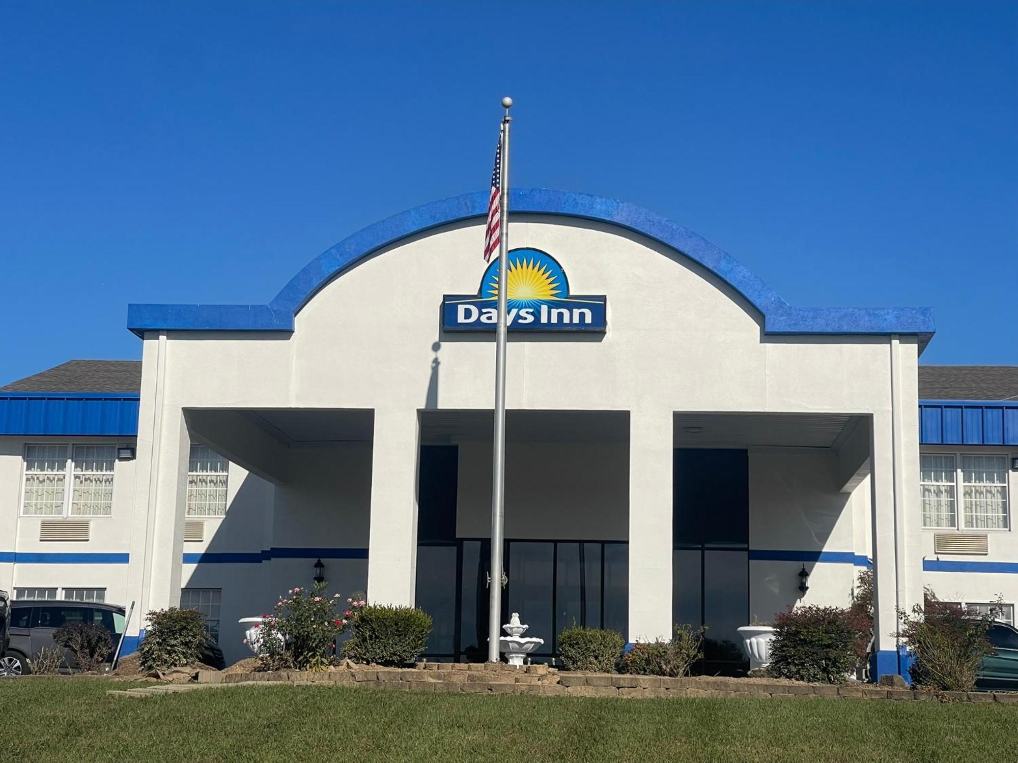 Days Inn By Wyndham Madisonville Buitenkant foto